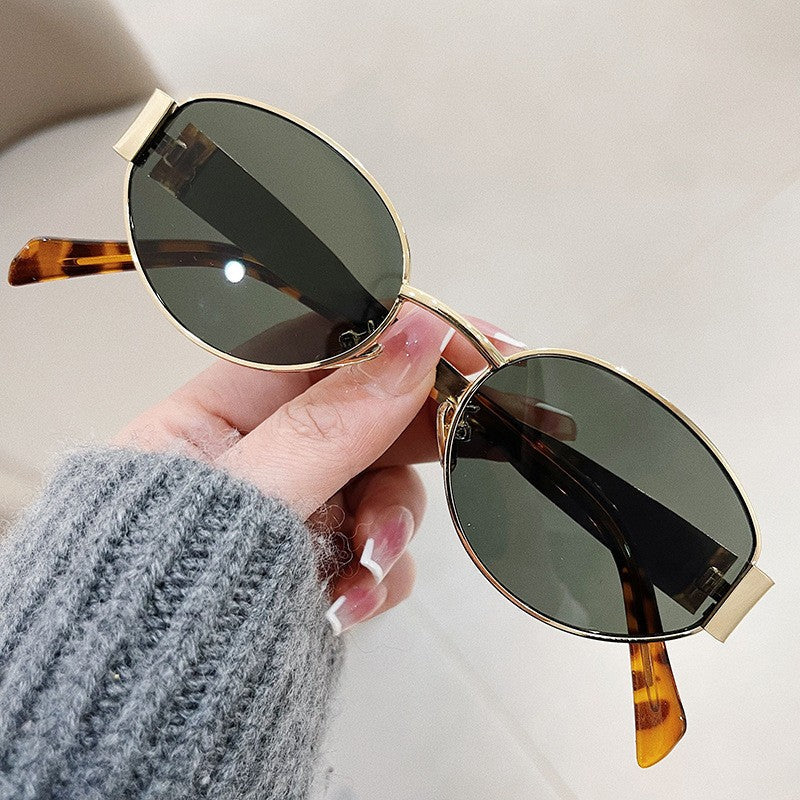 Veyra Retro Oval Sunglasses